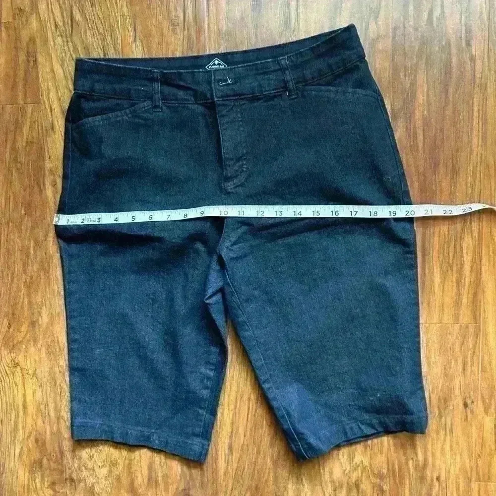 St. John Bay Women’s Capris Size 10 - Picture 3 of 5